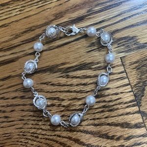 4/$10 😱 Bracelet faux pearl
